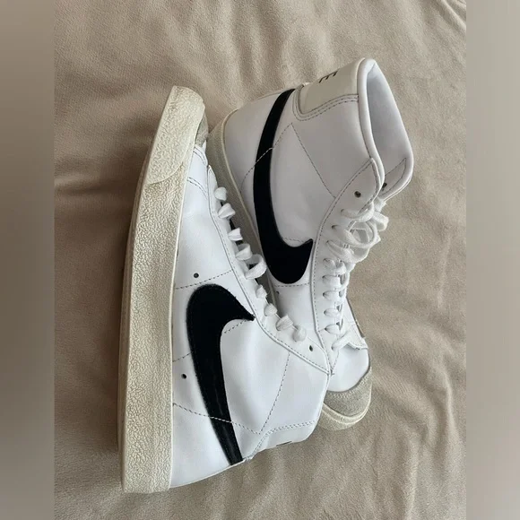 Nike Blazers - Picture 5 of 8